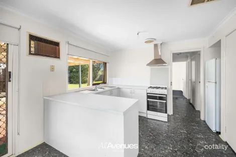 Property photo of 2 Ayres Close Cranbourne North VIC 3977