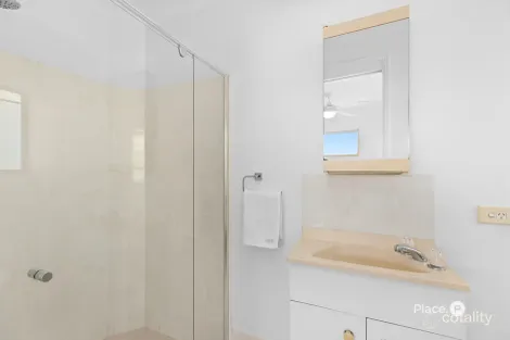 Property photo of 4/46 Robinson Street Coorparoo QLD 4151