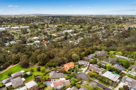 Property photo of 5 Warren Court Mount Waverley VIC 3149