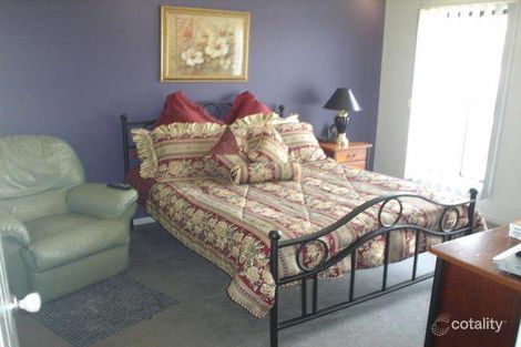 Property photo of 11 Olsen Retreat Caroline Springs VIC 3023