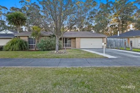 Property photo of 13 Miller Close Drouin VIC 3818