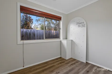 Property photo of 13 Miller Close Drouin VIC 3818