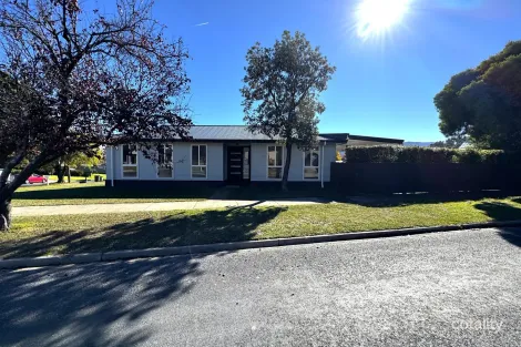 13 Carcoola Ave, Myrtleford, VIC 3737
