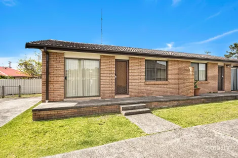 2/1 Gipps Cres, Barrack Heights, NSW 2528