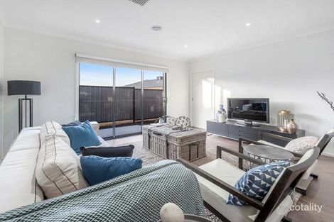 Property photo of 21 Lemon Myrtle Way Craigieburn VIC 3064