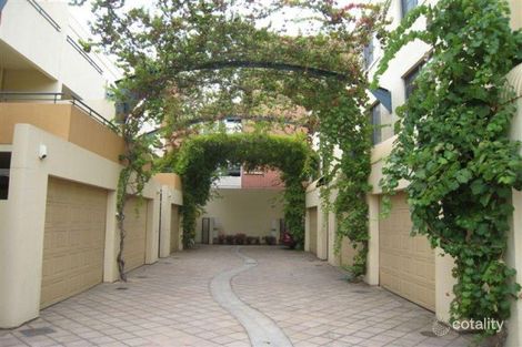 9 Oliver Ct, Adelaide, SA 5000