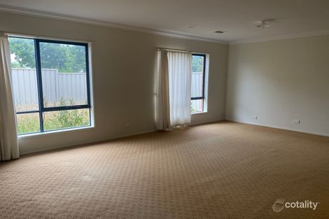 Property photo of 8 Risley Close Caroline Springs VIC 3023