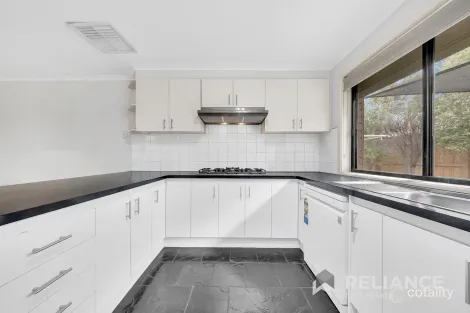 Property photo of 43 Flinders Crescent Wyndham Vale VIC 3024