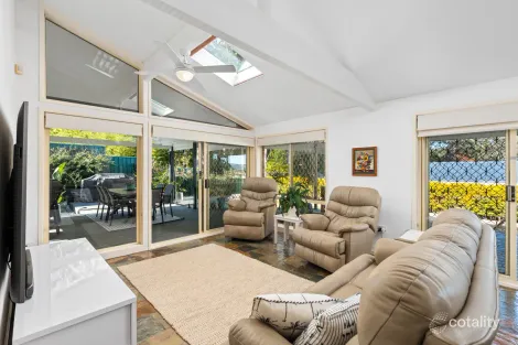 Property photo of 19 Adnamira Close Wyoming NSW 2250