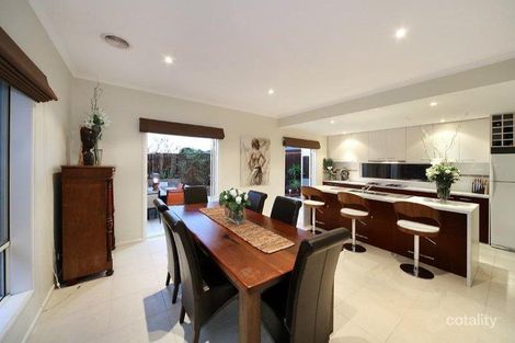 Property photo of 21 Yarraburn Close Bentleigh East VIC 3165