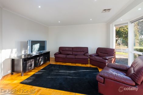 Property photo of 10 McLaughlin Crescent Mill Park VIC 3082