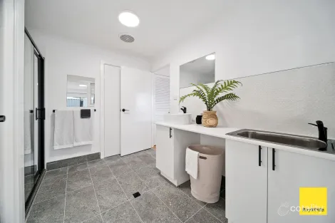 Property photo of 2/12 Inglis Street West Bendigo VIC 3550