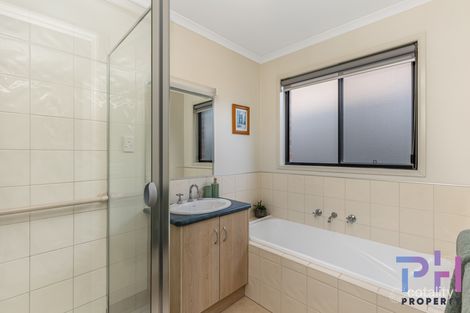 Property photo of 5 Freeman Drive Kangaroo Flat VIC 3555
