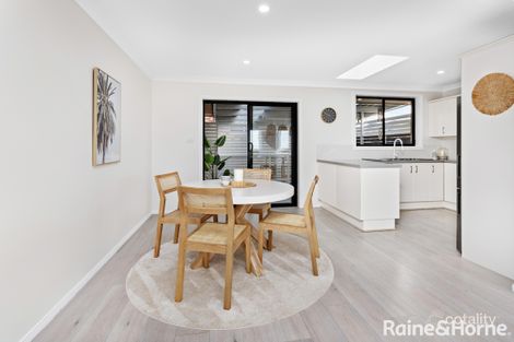 Property photo of 2/2 Yarle Crescent Flinders NSW 2529