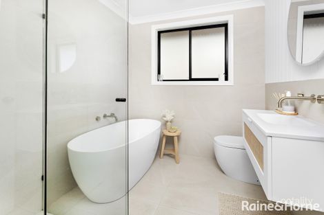 Property photo of 2/2 Yarle Crescent Flinders NSW 2529