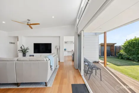 Property photo of 2 Eclipse Crescent Kallaroo WA 6025