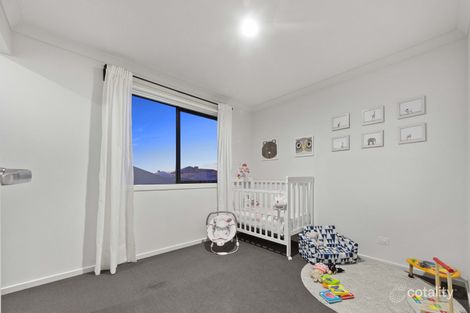 Property photo of 18 Valiant Walk Williams Landing VIC 3027