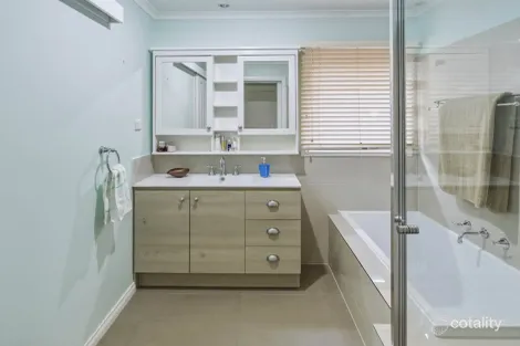 Property photo of 10 Magdalena Place Berwick VIC 3806