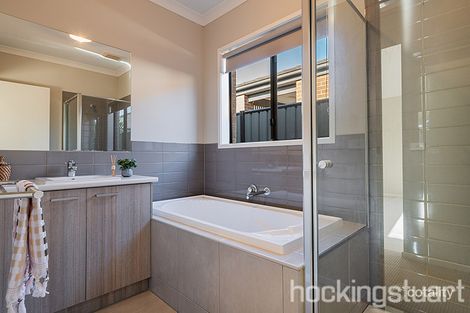 Property photo of 82 Mackillop Way Clyde North VIC 3978