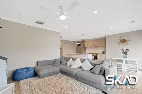 Property photo of 12 Oleander Parade Mickleham VIC 3064