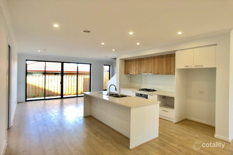 Property photo of 72 Quarter Circuit Springvale VIC 3171
