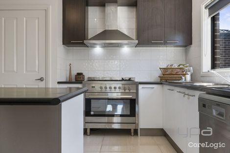 Property photo of 10 Cardinia Grove Manor Lakes VIC 3024