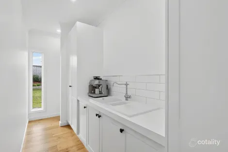 Property photo of 31 Seascape View Warrnambool VIC 3280