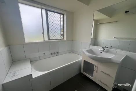 Property photo of 7 Colonial Court Raceview QLD 4305