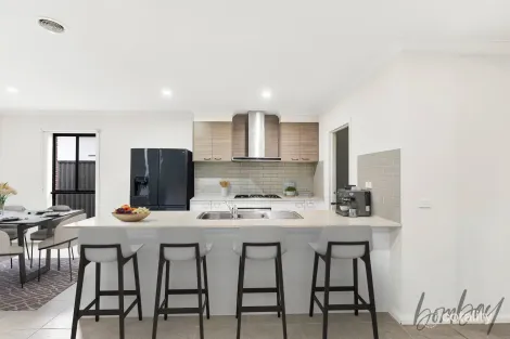 Property photo of 8 Streamside Drive Craigieburn VIC 3064