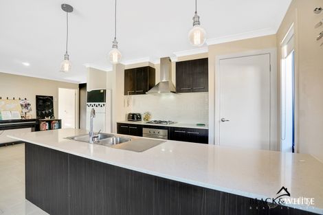 Property photo of 15 Parawong Parade Wyndham Vale VIC 3024