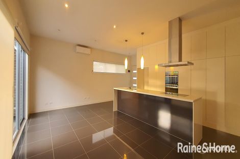 Property photo of 2/13 Leonard Avenue St Albans VIC 3021