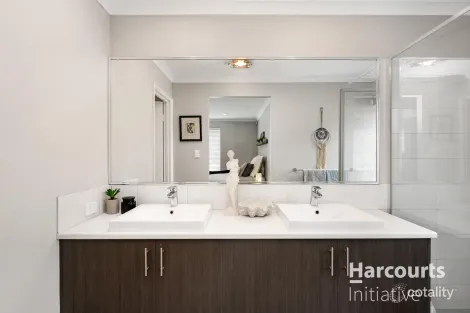 Property photo of 44 Windermere Boulevard Aveley WA 6069