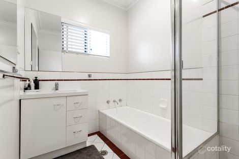 Property photo of 46 Tichborne Crescent Kooringal NSW 2650