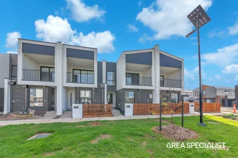 19 Oakview Walk, Clyde, VIC 3978