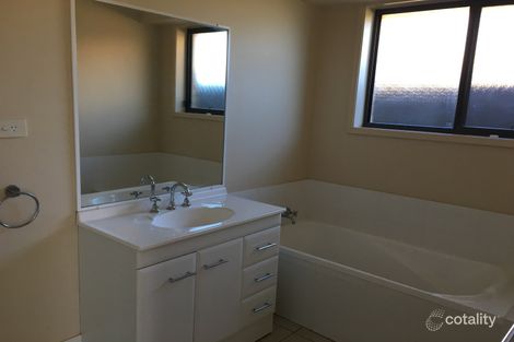Property photo of 18 Rosella Avenue Calala NSW 2340