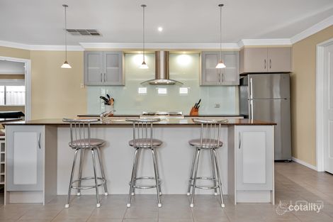 Property photo of 13 Yankos Drive Werribee VIC 3030