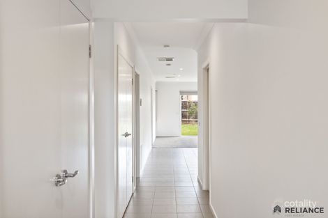 Property photo of 13 Citronelle Circuit Brookfield VIC 3338