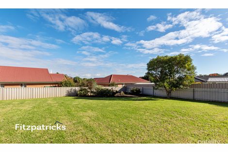 Property photo of 4 Kaloona Drive Bourkelands NSW 2650