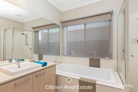 Property photo of 6 Edgeware Close Pakenham VIC 3810