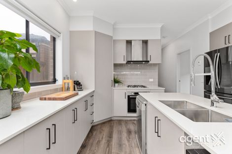Property photo of 44 Troups Creek Promenade Narre Warren VIC 3805