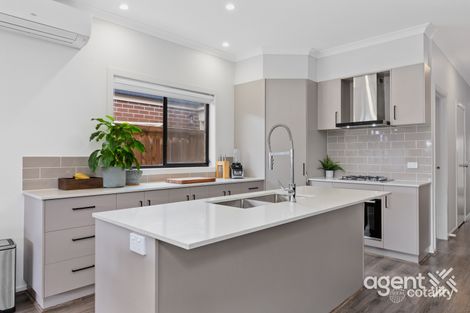 Property photo of 44 Troups Creek Promenade Narre Warren VIC 3805