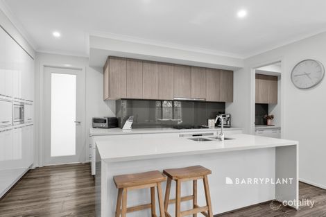 Property photo of 21 Strettle Crescent Cranbourne North VIC 3977