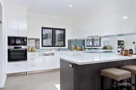 Property photo of 11 Fairway Place Avondale Heights VIC 3034