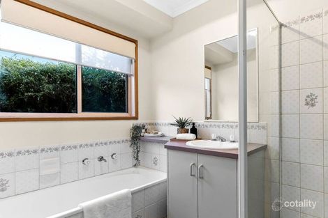 Property photo of 8 Malvern Place Narre Warren VIC 3805