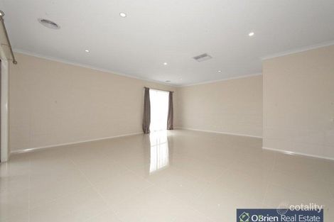 Property photo of 53 Charlbury Crescent Cranbourne North VIC 3977
