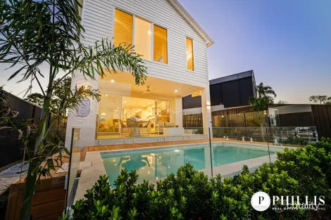 Property photo of 13 Perry Place Biggera Waters QLD 4216