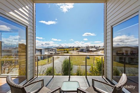 Property photo of 44 Cazneaux Crescent Weston ACT 2611