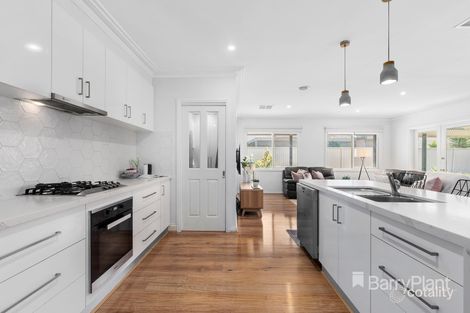 Property photo of 8 Bugatti Court Mill Park VIC 3082