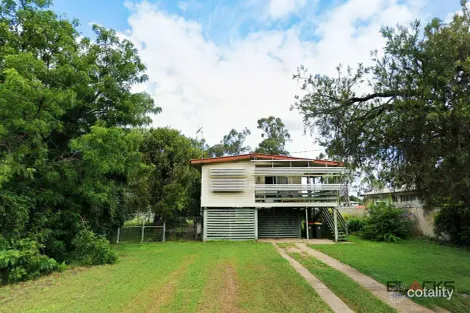 11 Hughes St, Dysart, QLD 4745