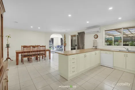 Property photo of 2 Stonehaven Avenue Cranbourne VIC 3977